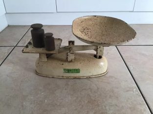 Scale with 2 Weights.Harper. England.Metal (Size 31X23Cm)